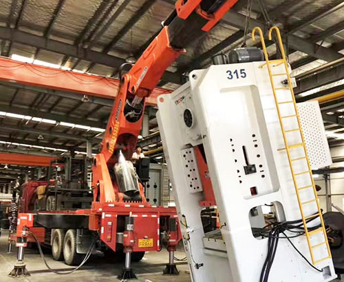 英州镇附近随车吊出租，轻松解决运输难题