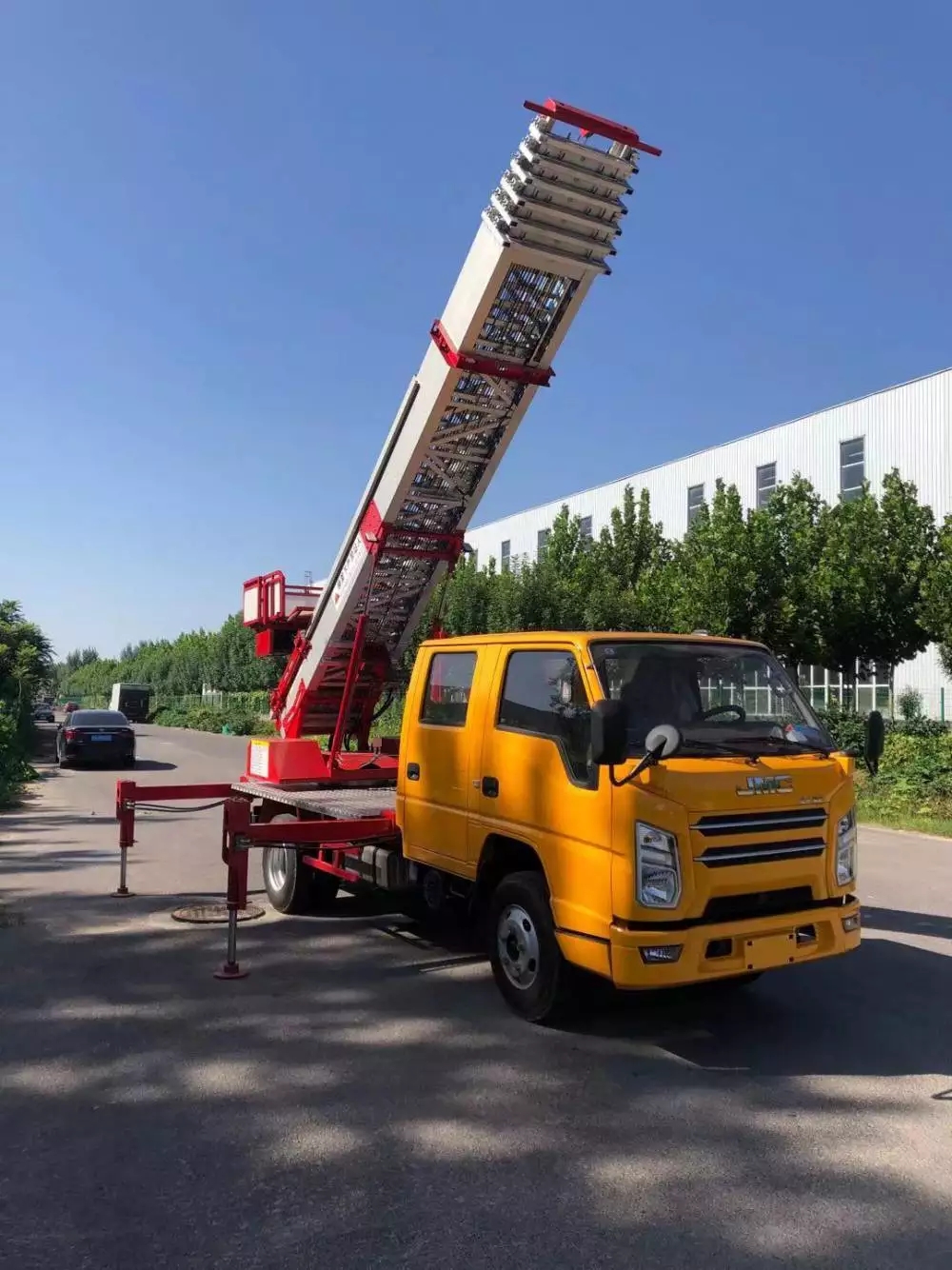英州镇附近的云梯车出租服务：轻松解决高空作业需求