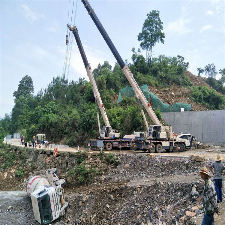 英州镇汽车掉沟里叫吊车救援要多少钱
